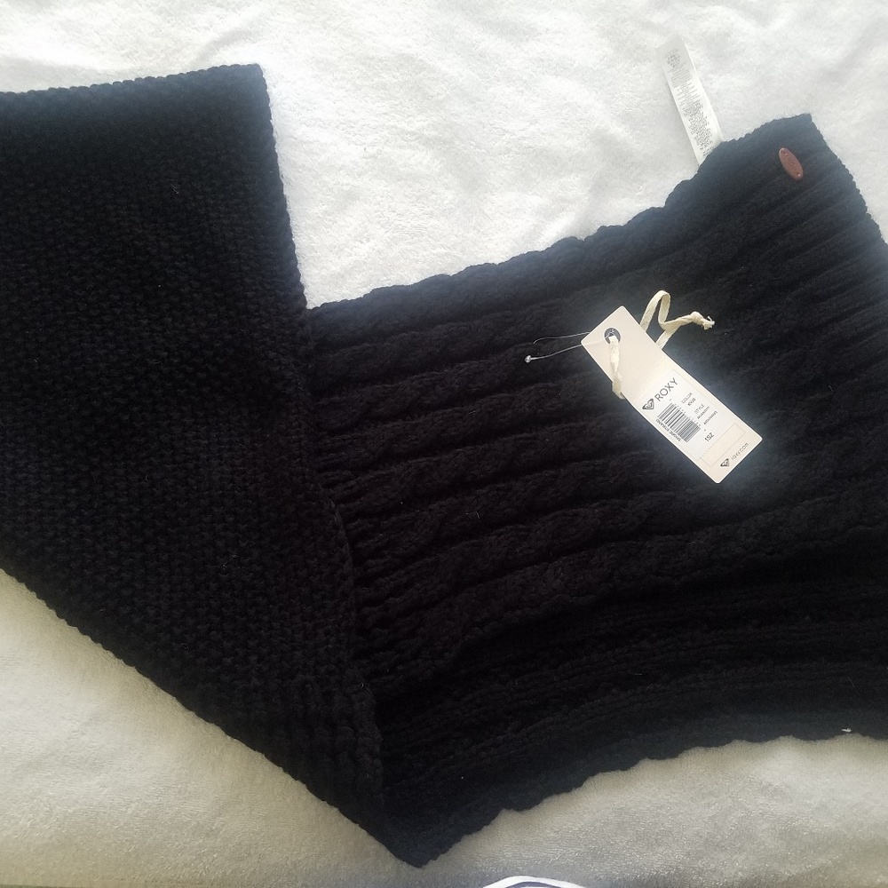 NWT Roxy Thick Cable Knit long Scarf